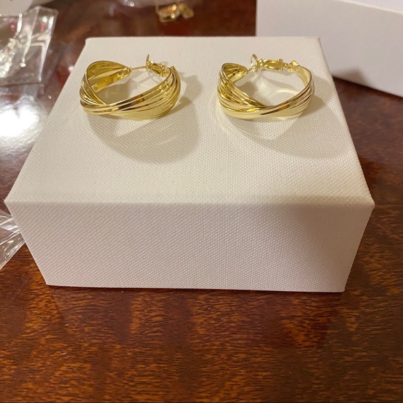 Set of Two Gold Hoop Earrings ( One Small, One Medium) - Picture 9 of 16